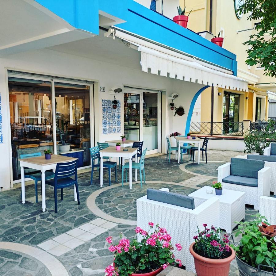 Hotel Adria B&B - Colazione Fino Alle 12 Misano Adriatico Exterior photo