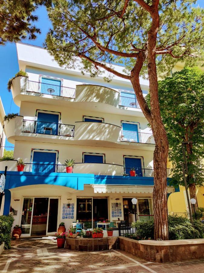 Hotel Adria B&B - Colazione Fino Alle 12 Misano Adriatico Exterior photo