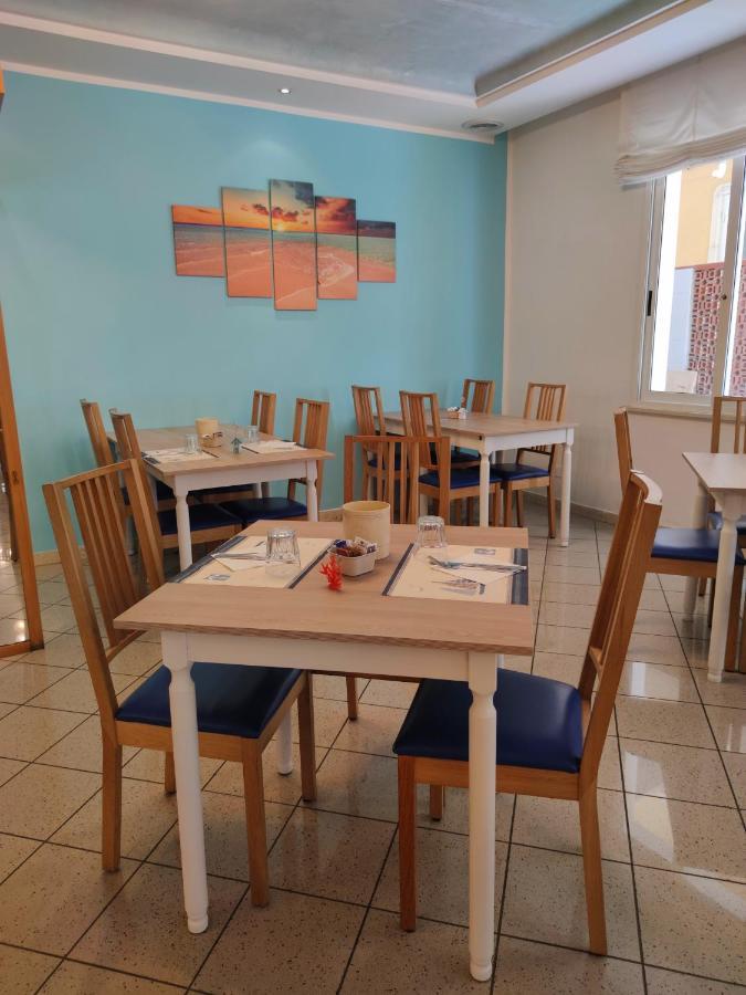 Hotel Adria B&B - Colazione Fino Alle 12 Misano Adriatico Exterior photo