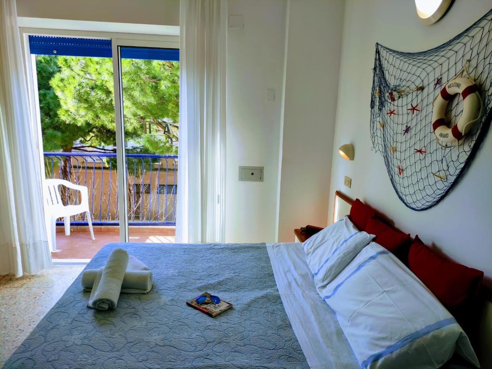 Hotel Adria B&B - Colazione Fino Alle 12 Misano Adriatico Room photo